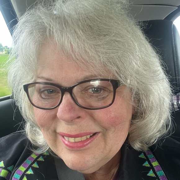 Meet your Posher, Sandi - Picture 4 of 5